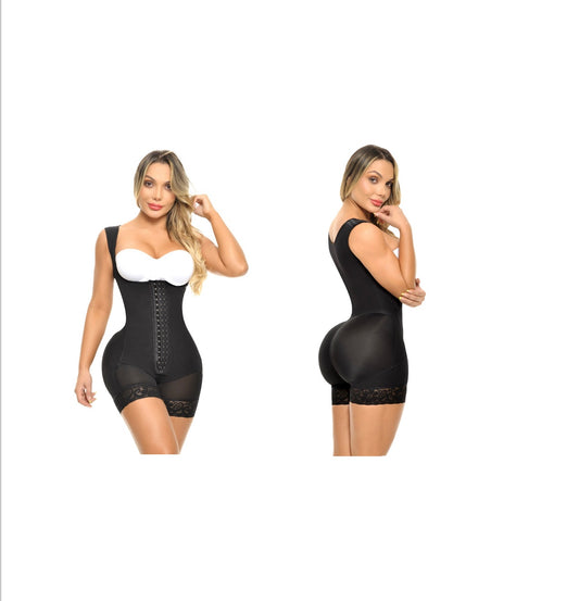 BBL Hourglass figure with a small waist and two sizes larger in the hips. 1564