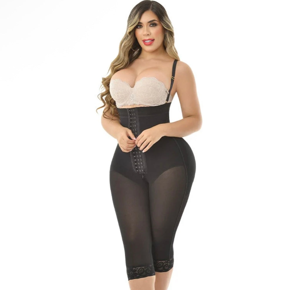 Figura de reloj de arena BBL con cintura pequeña y dos tallas más grandes en las caderas. 9590