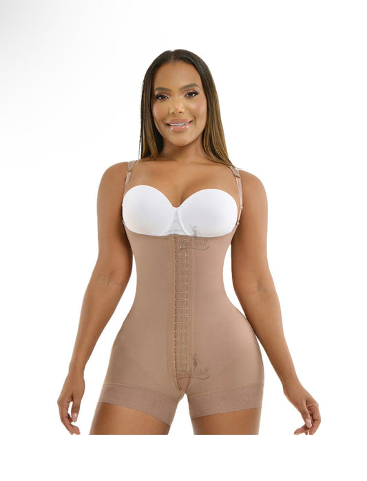 Liposucción BBL estilo reloj de arena con cintura pequeña y caderas grandes Postoperatorio y uso diario 1027